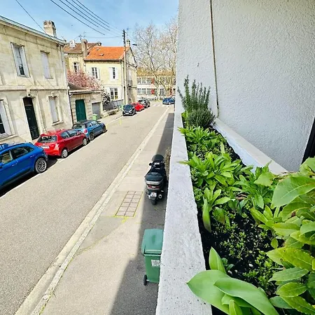 Stylish And Bright On The Outskirts Of Apartamento Burdeos
